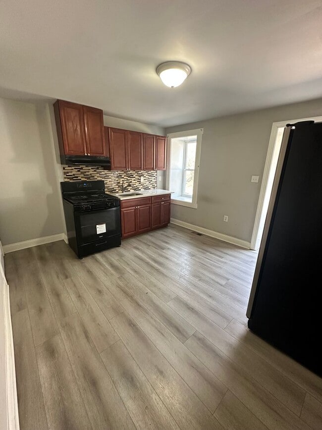 Photo - 2 Bed, 1 Bath Rowhome Available