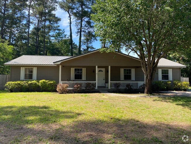 Building Photo - NEWLY RENOVATED Rental