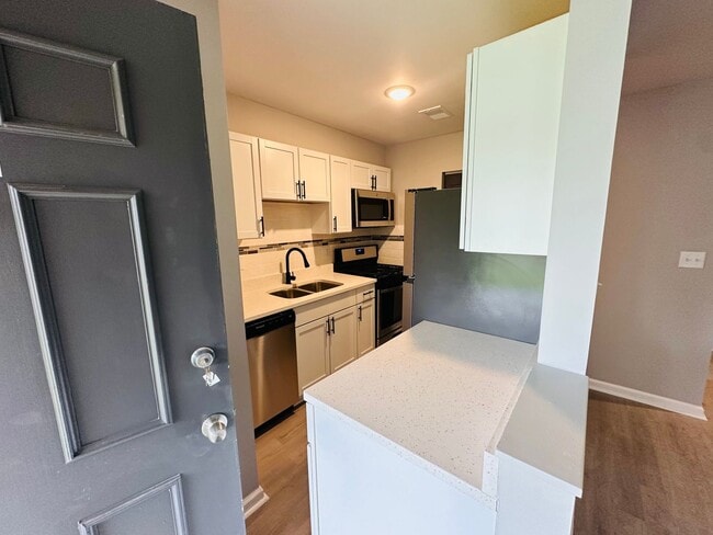 Photo - Experience Luxury Living at Bellagio Living II: Modern Apartments in Lawrence, Indiana Unit 8940-B