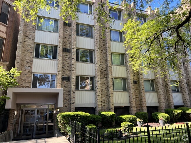 Building Photo - 510 W Fullerton Pkwy Rental