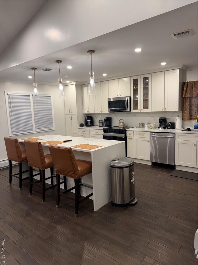 Building Photo - 731 Hungry Harbor Rd