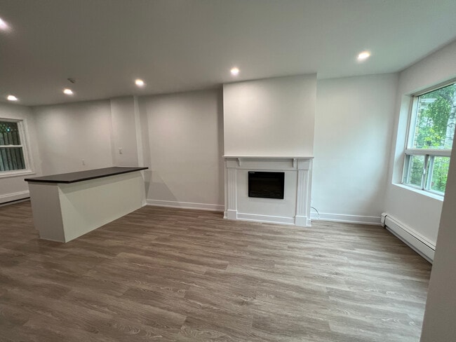 Photo - Newly renovated 2 bedroom 1 bath Unit Unité 01
