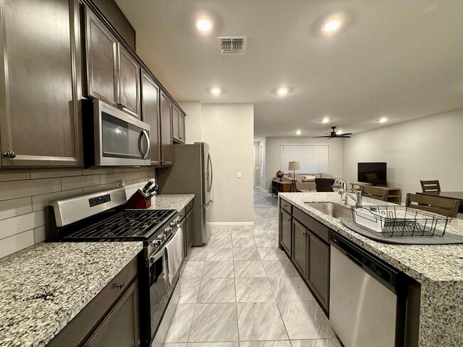 Photo - 3/BD 2.5/BA Luxury Furnished Townhome! Bri...