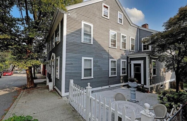 Photo - 47 Sheldon St