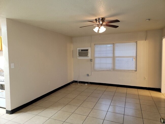 Photo - Studio Apartment for rent!