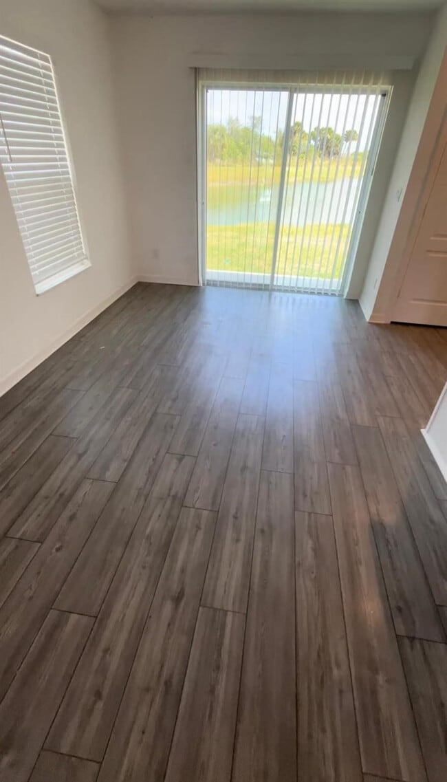 Photo - 5335 Entertainment Way