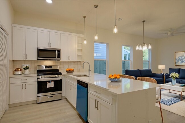 Photo - 955 Ringold St