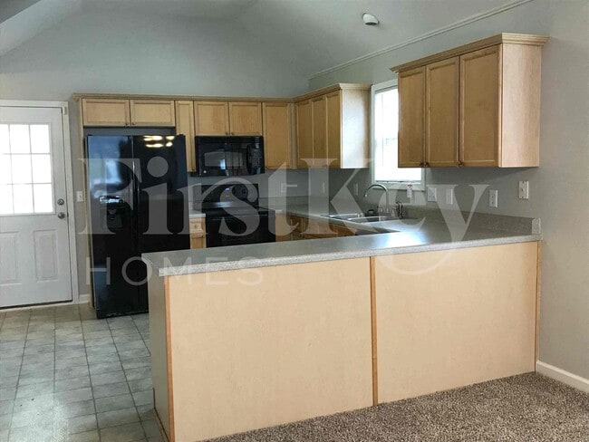 Photo - 2018 Village Ln