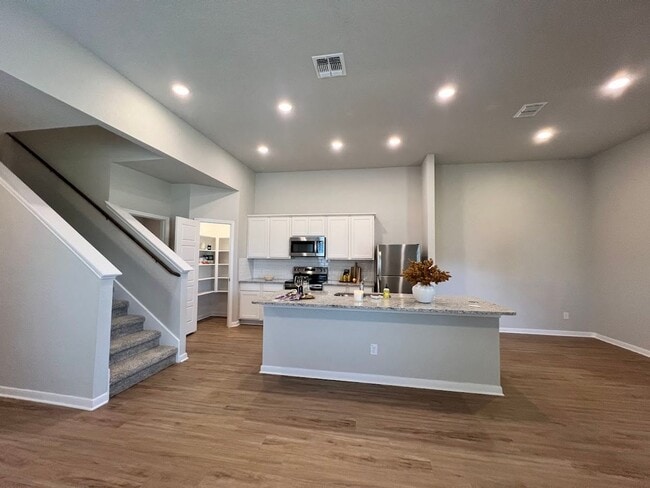 Photo - Want luxury living in the Far West ...Look no further...Amanda Park is it!