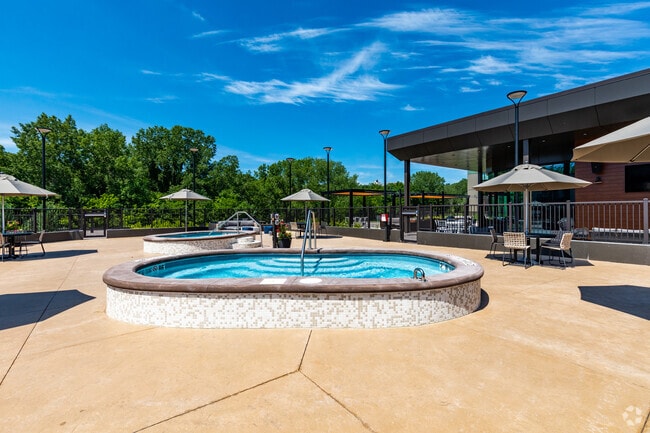 Rooftop Patio - Pool