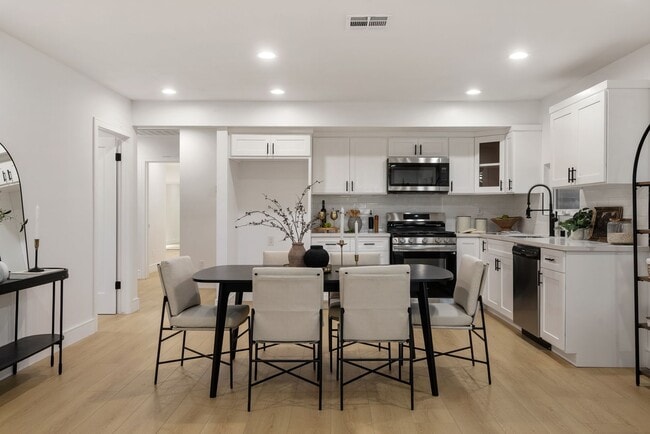 Photo - 2706 Cochran Ave Unit 2706 S. Cochran Ave