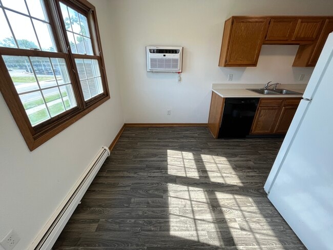 Photo - 854 Lincoln Ave Unit 2 Bedroom Apartment