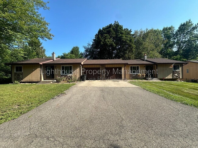 Building Photo - 120 Heather Hills Dr
