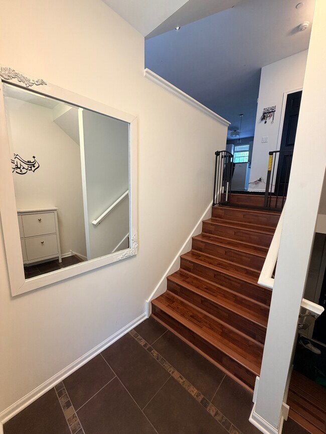 172 N East River Rd