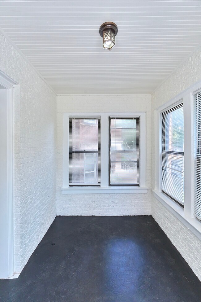 Photo - 6142 S Rhodes Ave Unit 1