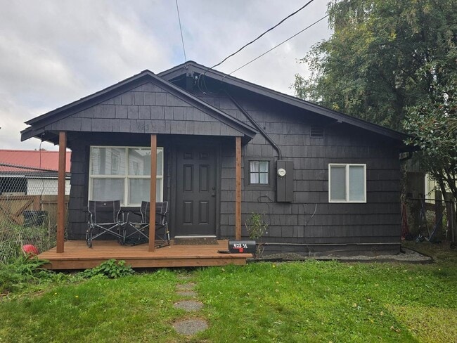 Building Photo - 1 Bedroom, 1 bathroom House