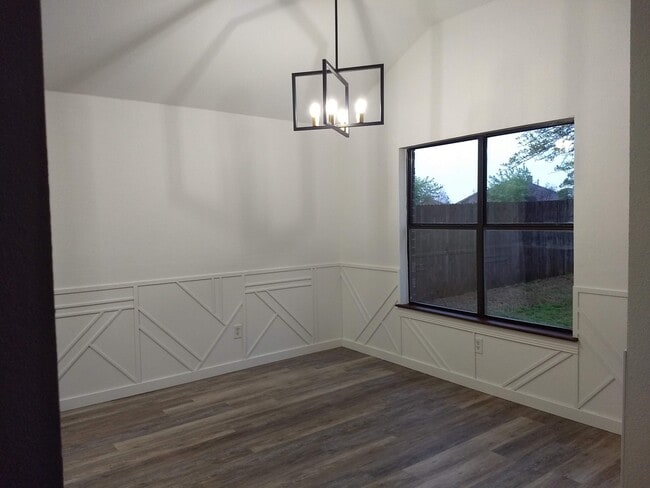 Comedor - 16229 Seminole Dr.