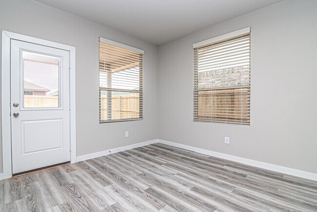 Photo - 6418 Liam St