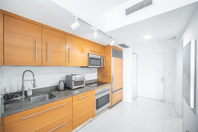 Photo - 475 Brickell Ave Unit 2010