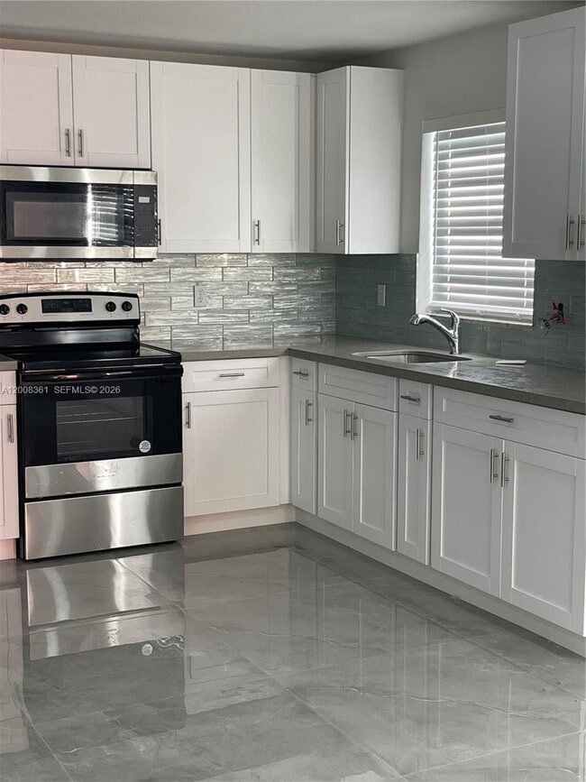 Photo - 4281 Riverside Dr Unit 3