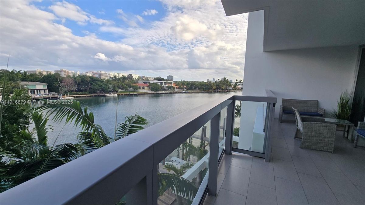 Photo - 9261 E Bay Harbor Dr