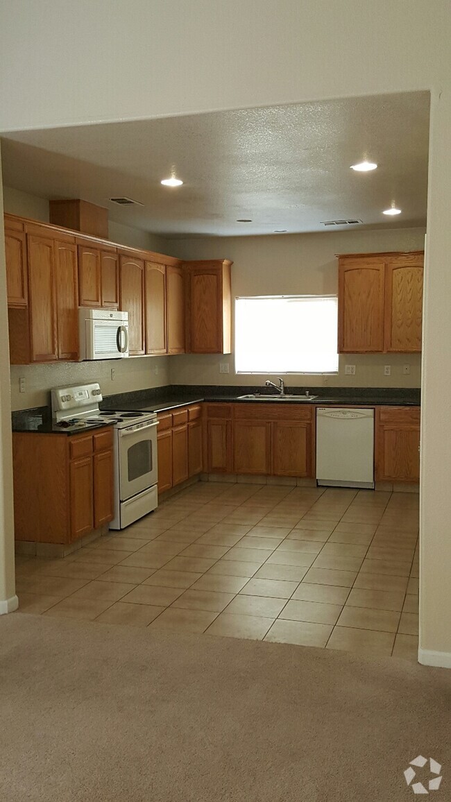 Kitchen - Tuolumne/Yosemite Duplex Rental
