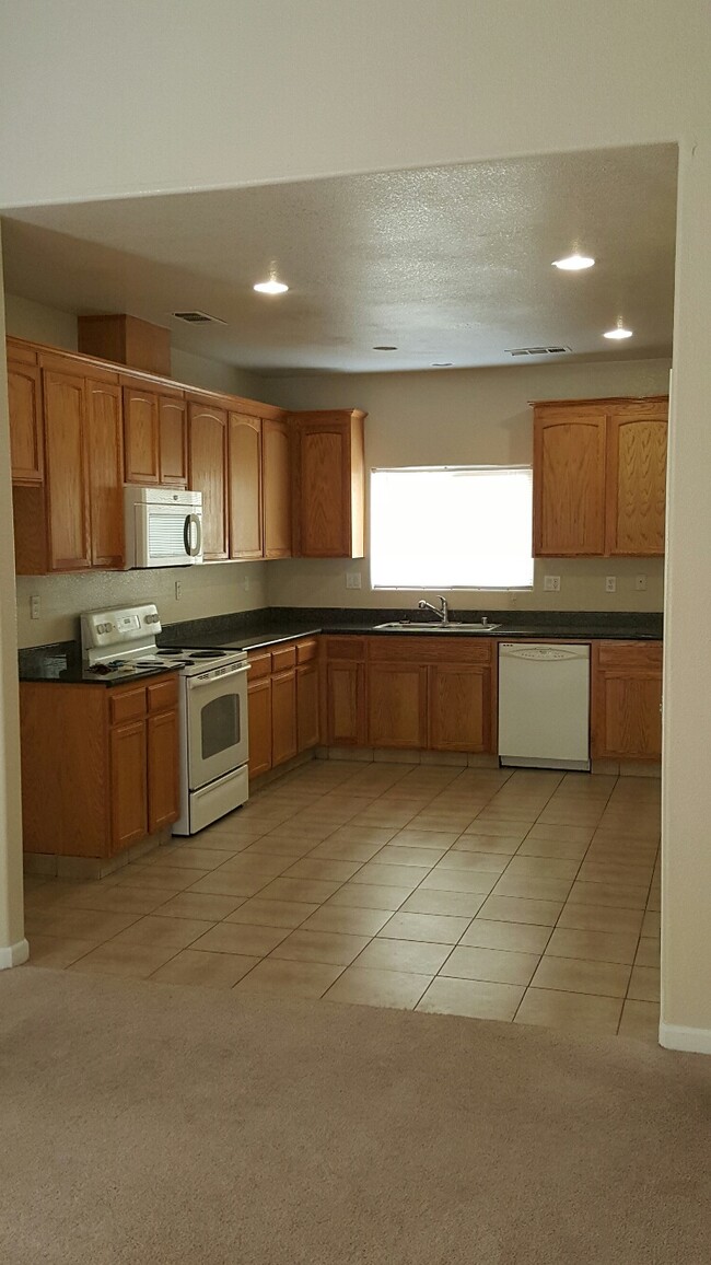 Kitchen - Tuolumne/Yosemite Duplex Rental