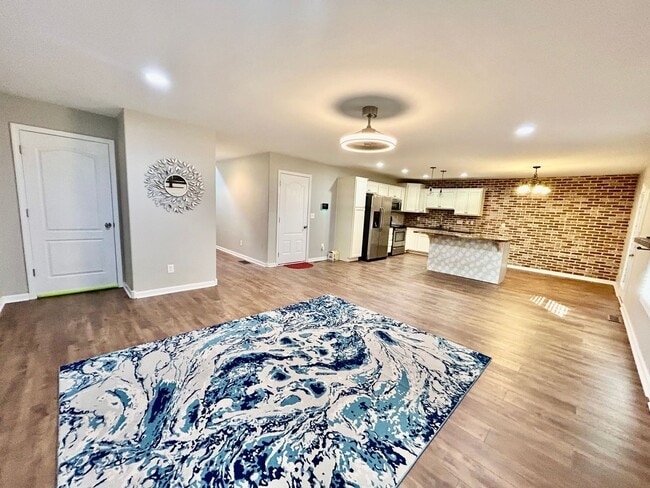 Photo - Three bedroom with finished basement in Hamburg!