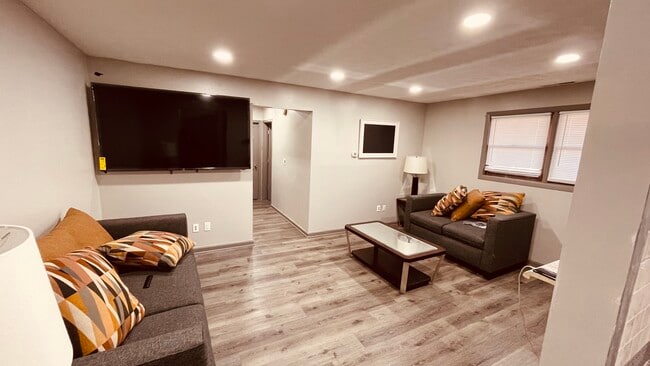 Photo - 696 Gordon Smith Blvd