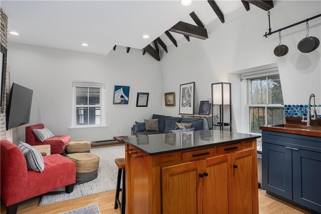 Photo - 35 Pelham St Unit PHE