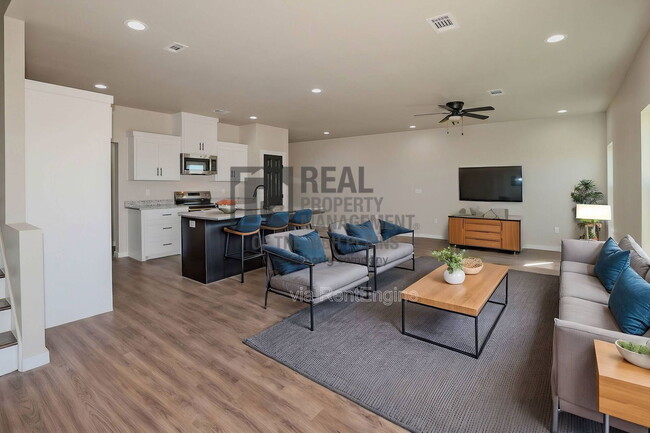 Building Photo - 4720 Clive Ave