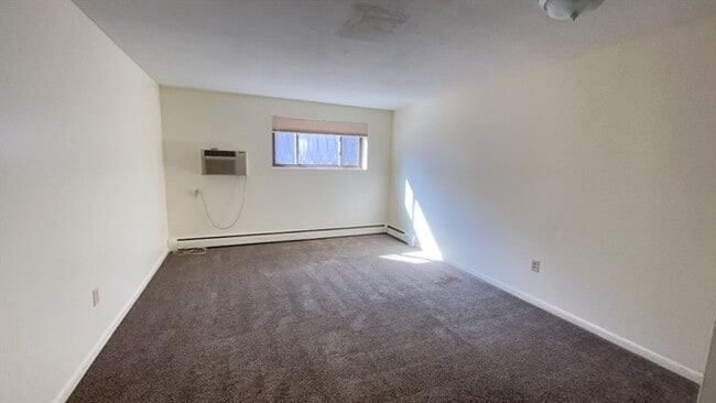 Building Photo - 41 Revere St Unit 3