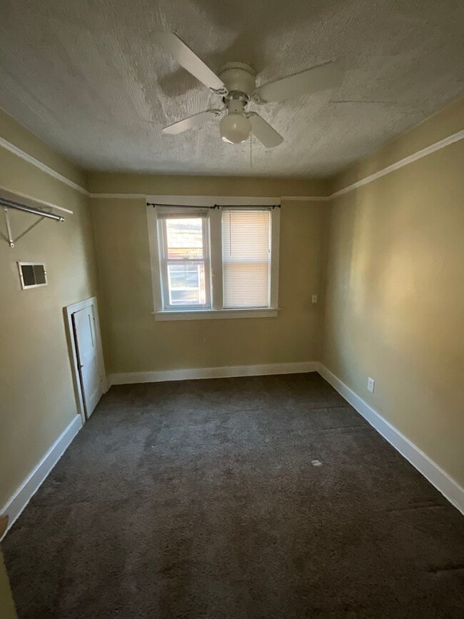 Photo - 924 S 74th St Unidad 924 S 74th St Upper