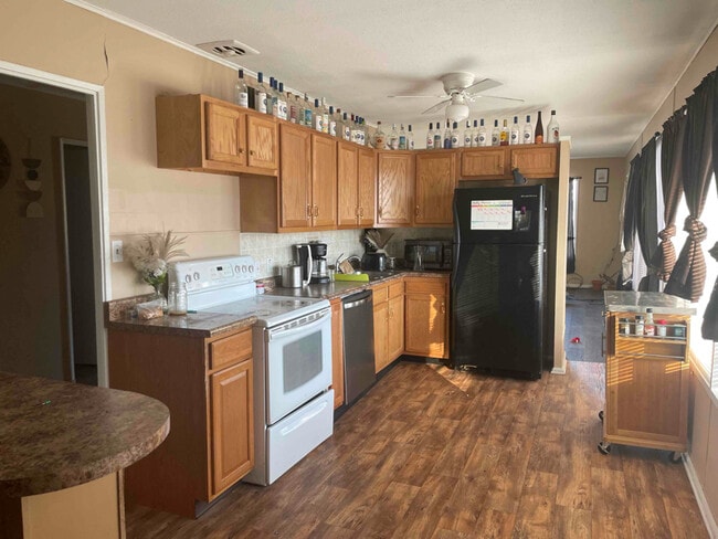 Photo - 120 E 11th St
