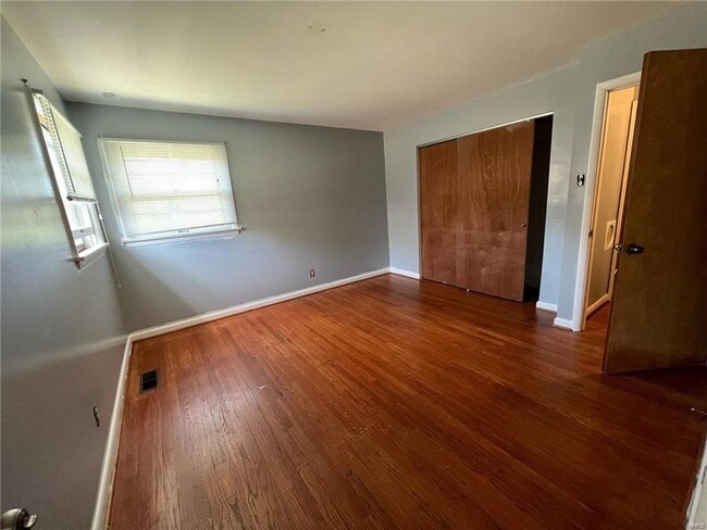 Photo - 1565 Zurich Dr