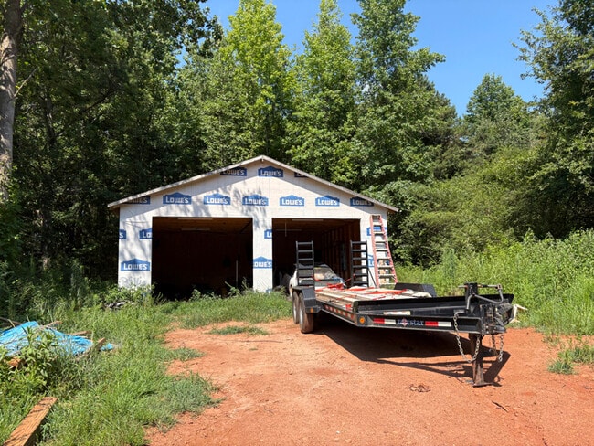 Photo - 208 Daily Rd