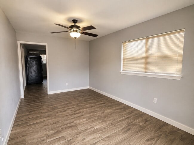 Photo - 2303 Hadley St