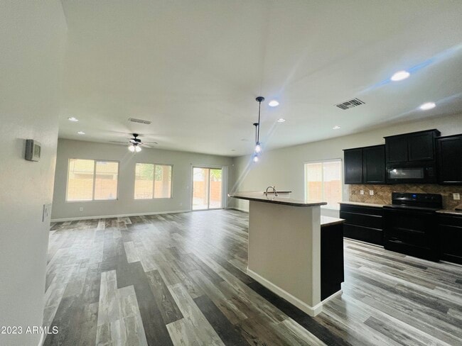 Photo - 25972 W Burnett Rd