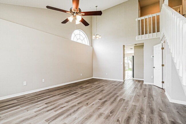 Photo - 3363 Hamlet Loop