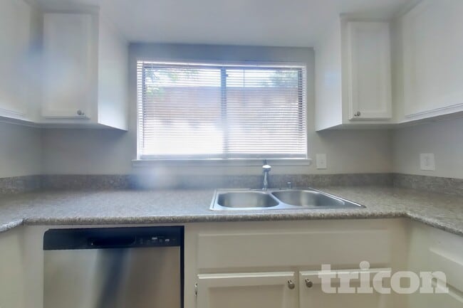 Photo - 1344 Shaddick Dr