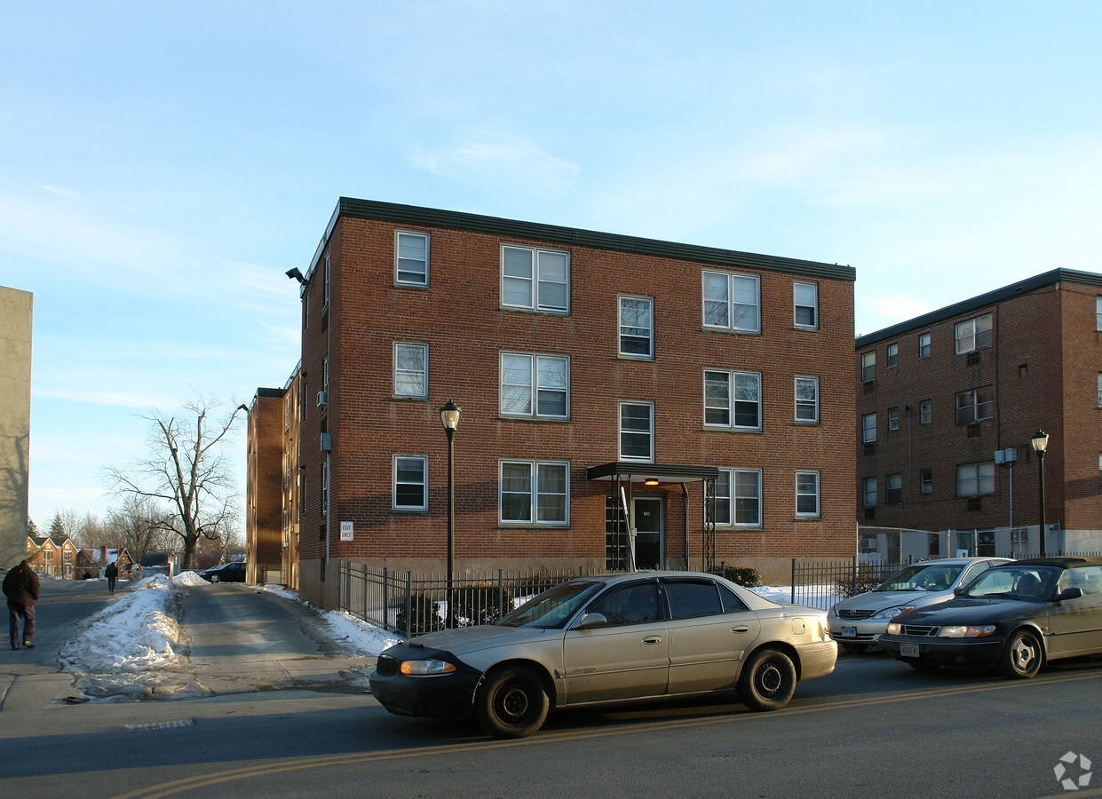 Building - 120 Retreat Ave