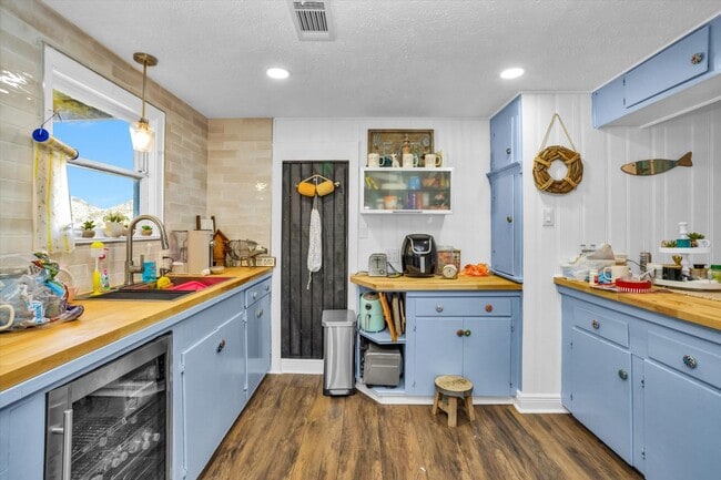 Photo - 631 Clear Lake Rd