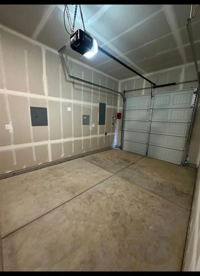 Building Photo - 6002 E Sussex Way