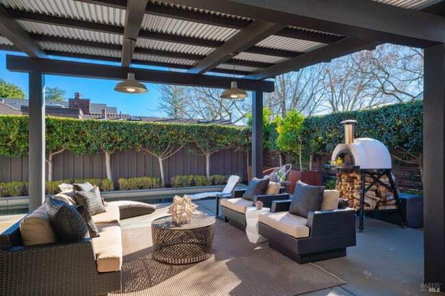 Photo - 1811 Hillview Pl