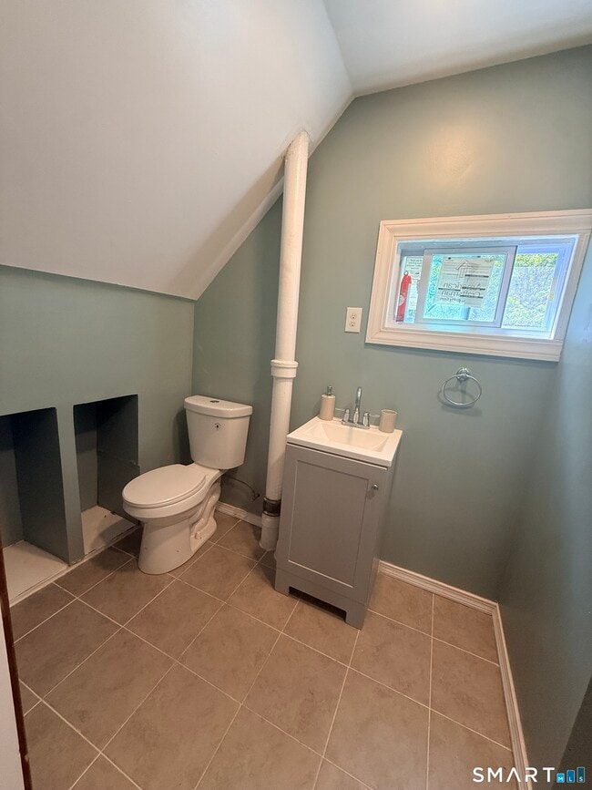 Photo - 254 Bassett St