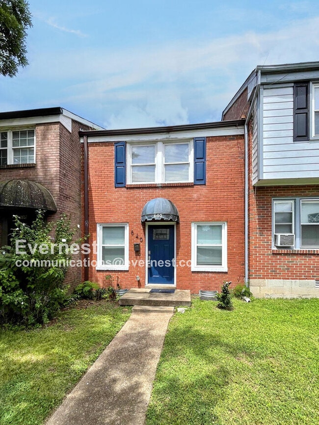 Building Photo - 640 N 5th St Rental