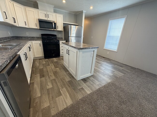 Photo - 38060 Leverette Ave