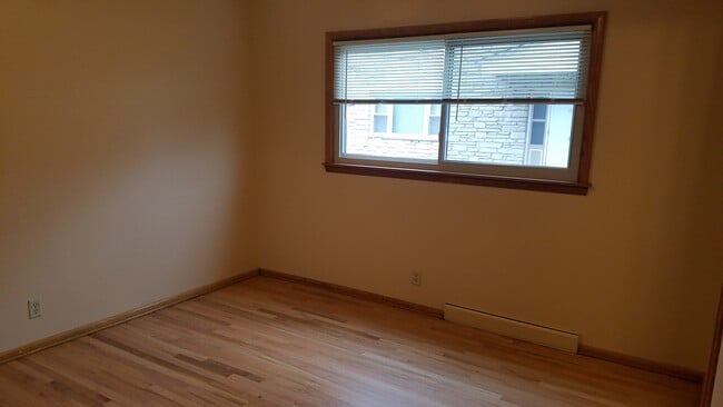 BR 1 - 2123 S 108th St Unit Apt 3