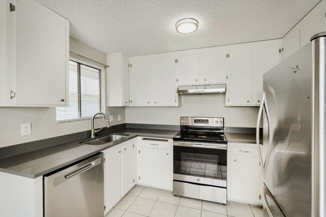 Building Photo - 1113 NW 62nd St Unit 1113