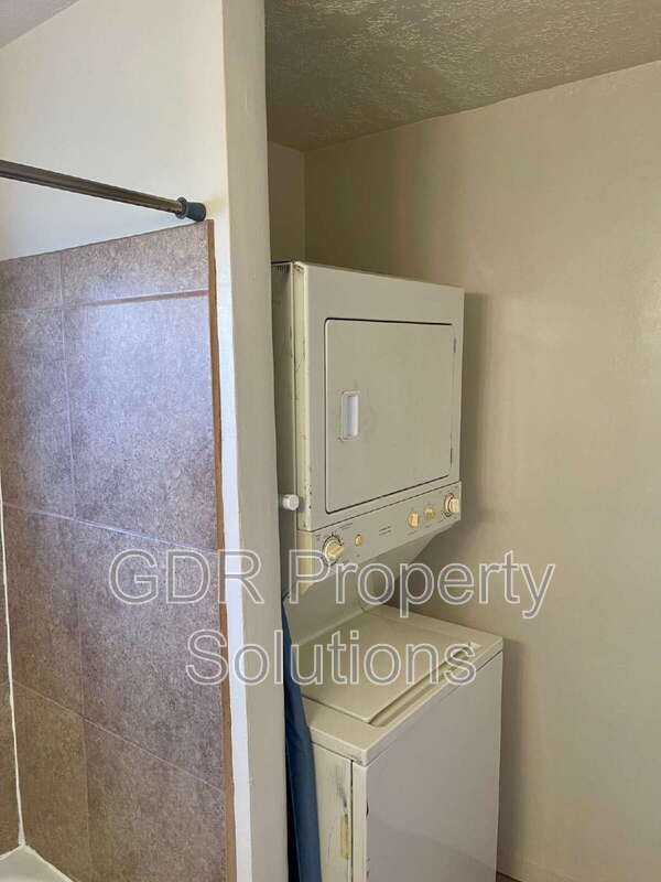 Photo - 3531 Ross Ave SE